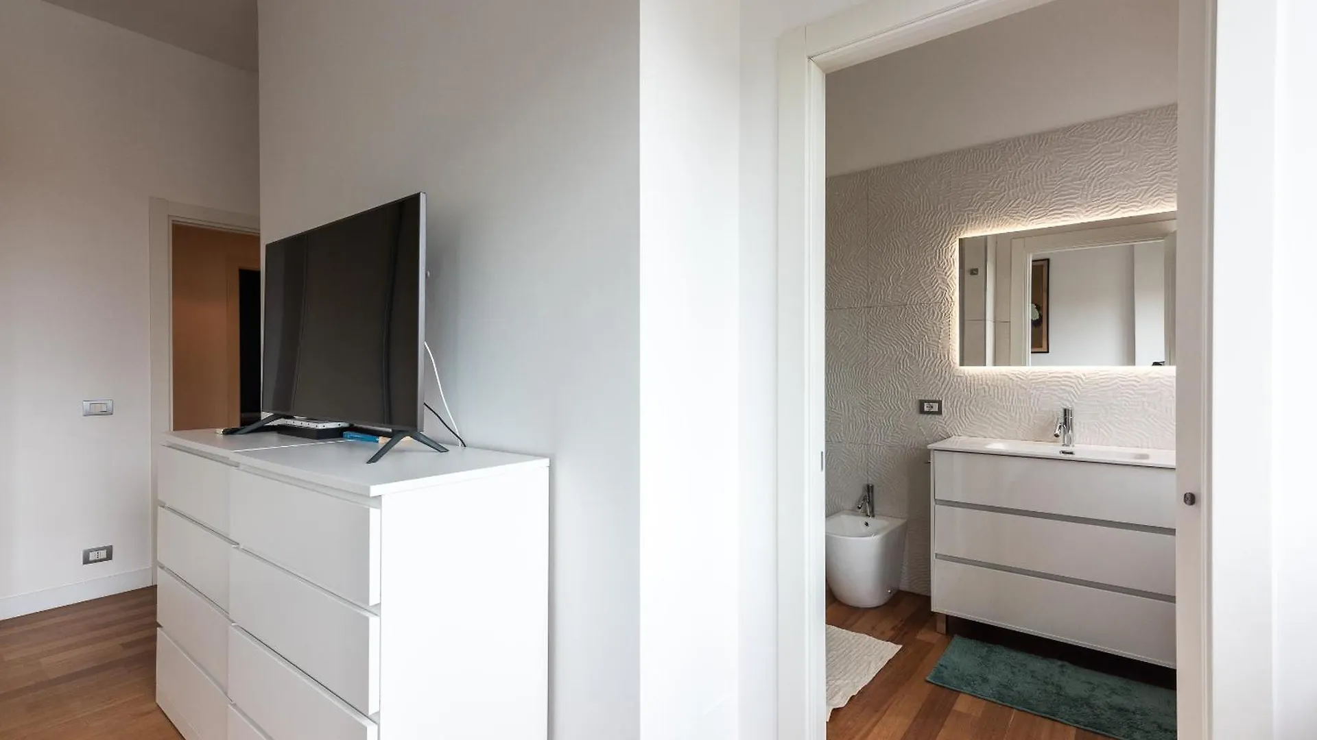 De Amicis Apartment Milan